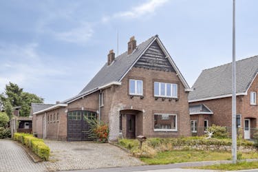 Te renoveren woning te koop net buiten het centrum van Retie