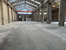 Magazijn (4.214 m²) met kantoor en buitenruimte te huur Aalter