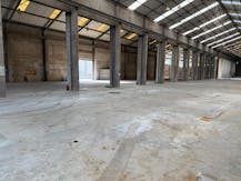 Magazijn (4.214 m²) met kantoor en buitenruimte te huur Aalter