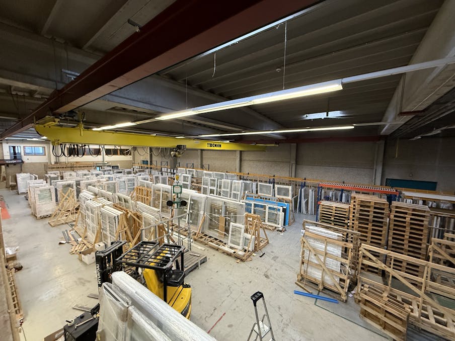 Magazijn (ca. 995 m²) met rolbrug te huur Zulte