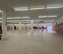 Handelspand te koop van ca. 830 m² op centrale ligging in Torhout