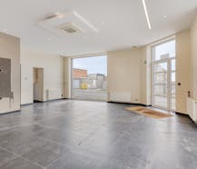 Handelsgelijkvloers te koop sint-pieters-leeuw