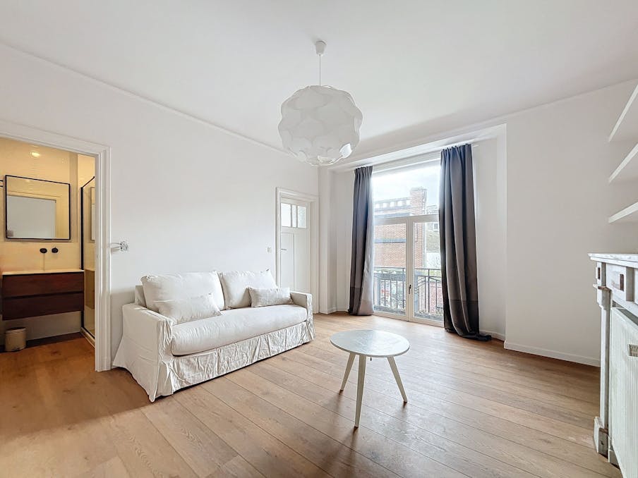 Châtelain : Appartement rénové et meublé d'une chambre.