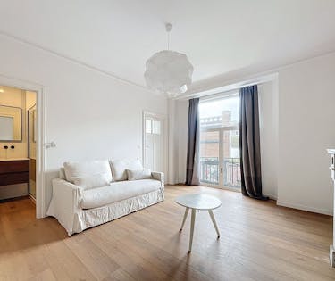 Châtelain : Appartement rénové et meublé d'une chambre.