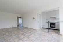 Appartement met 2 slaapkamers, ruim terras en oprit in Boom