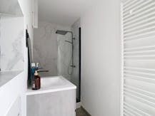 Lichtrijke studio met dubbel terras te huur in Brugge 