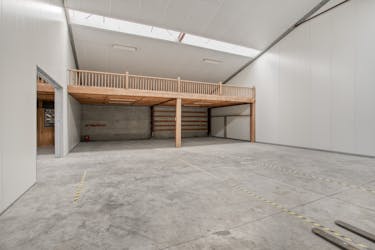 KMO-unit van 240 m² te huur in Kuurne