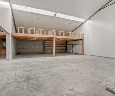 KMO-unit van 240 m² te huur in Kuurne