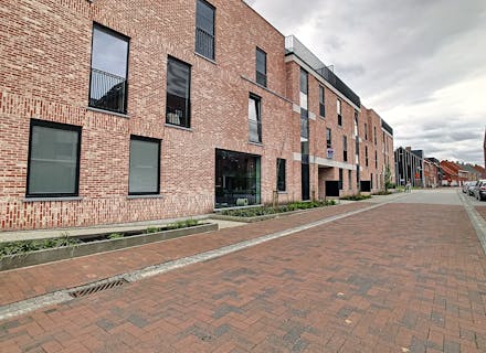 Recent en modern appartement met één slaapkamer en autostaanplaats te koop in Loenhout!