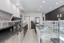 Handelspand te huur van ca. 62 m² met woonst in centrum Lauwe