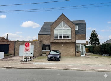 Gelijkvloers handelsruimte of kantoor met woning en tuin