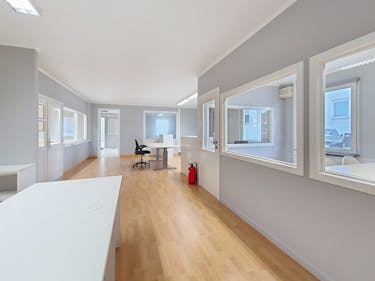 Kantoor (ca. 246 m²) te huur aan de R4 te Gent