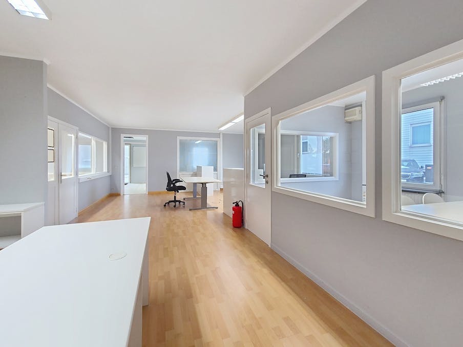 Kantoor (ca. 246 m²) te huur aan de R4 te Gent