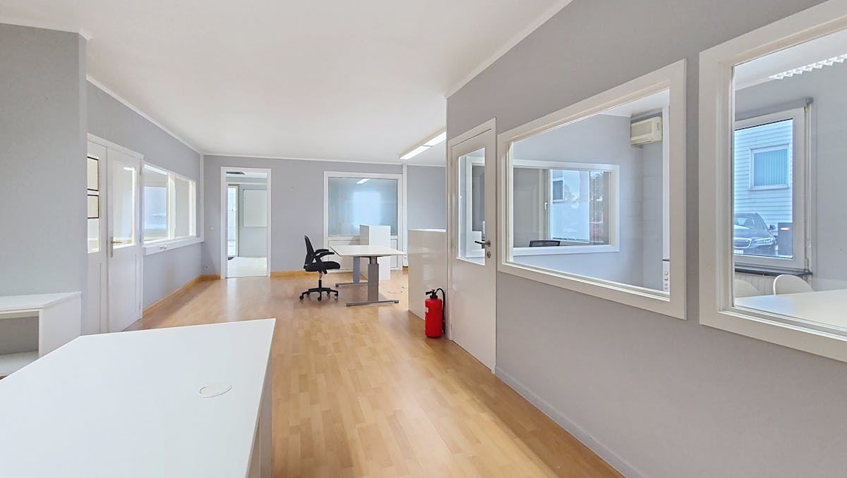 Kantoor (ca. 246 m²) te huur aan de R4 te Gent