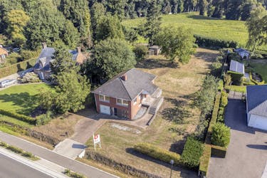 te renoveren huis op een perceel van 2445m² te koop in Geel