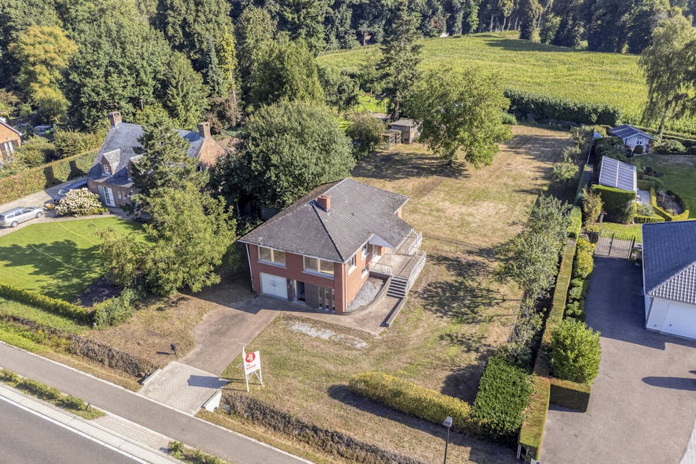 te renoveren huis op een perceel van 2445m² te koop in Geel