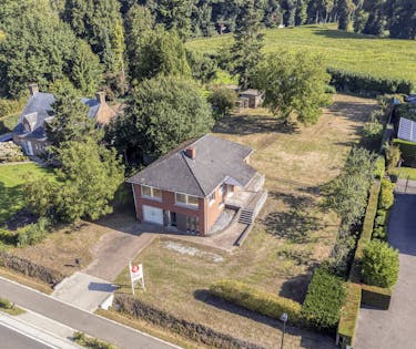 te renoveren huis op een perceel van 2445m² te koop in Geel