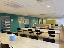 Entrepôt avec bureaux situé au centre de Roeselare 
