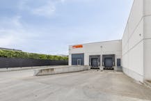 Logistiek gebouw (ca. 1.288m²)  met 2 laadkades te Maldegem.