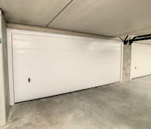 Dubbele garagebox te huur – €250/maand incl. btw – Wittemolenstraat 17 bus 22-23, 8200 Sint-Michiels