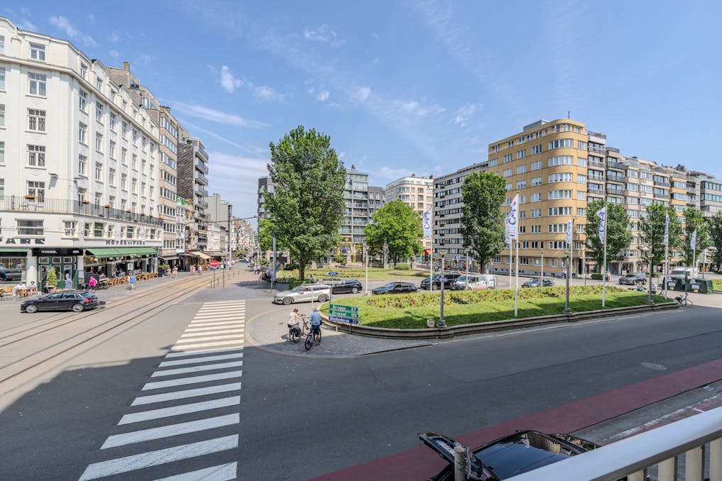 Lichtrijk hoekappartement te centrum Oostende