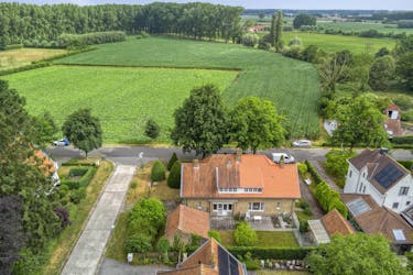 Subliem gelegen huis langs de Aardenburgseweg te Sint-Kruis