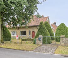Subliem gelegen huis langs de Aardenburgseweg te Sint-Kruis