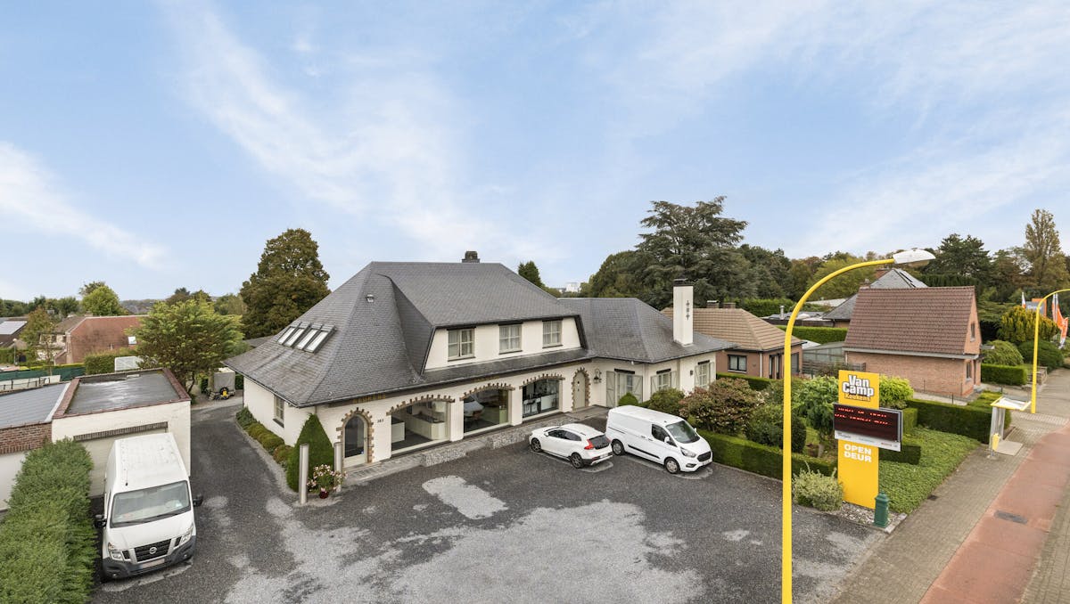 Propriété commerciale unique avec appartement et maison dans une zone commerciale à Grimbergen !