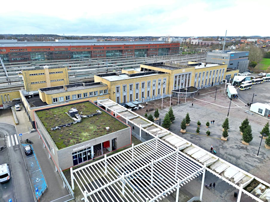 Kantoor/retailpand (460 m²) met schitterende ligging in Brugge.