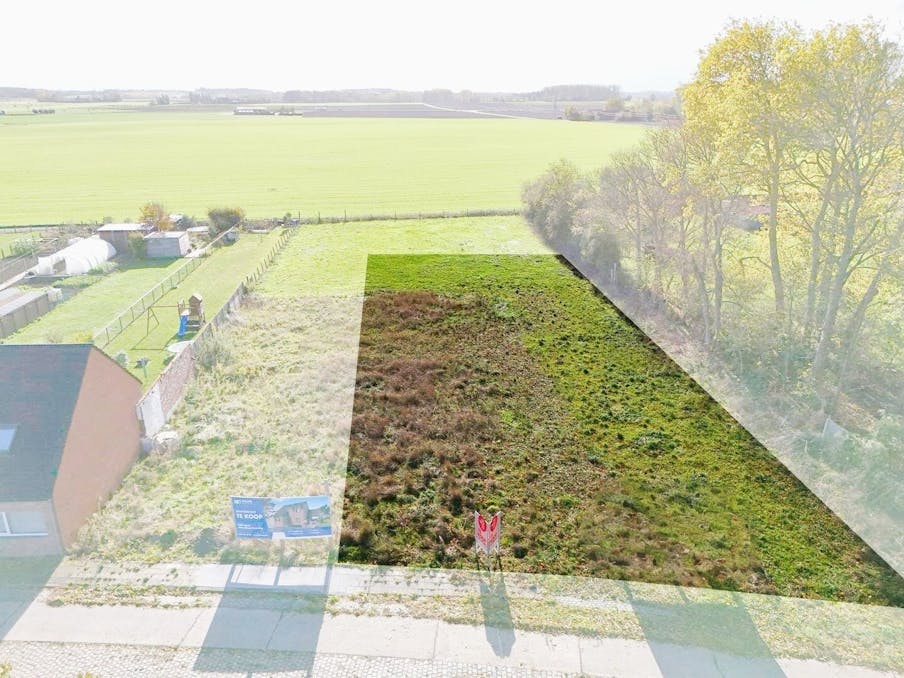 Mooi en zuidgericht stuk bouwgrond (1.284m²) voor open bebouwing