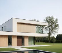 Mooi en zuidgericht stuk bouwgrond (2.461m²) voor open bebouwing