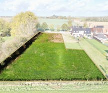 Mooi en zuidgericht stuk bouwgrond (2.461m²) voor open bebouwing