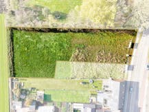 Mooi en zuidgericht stuk bouwgrond (2.461m²) voor open bebouwing