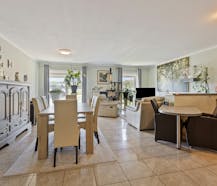 Gelijkvloers appartement met garage te koop in Maasmechelen