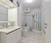 Gelijkvloers appartement met garage te koop in Maasmechelen