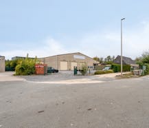 Commercial building with home in the Roeselare-Haven industrial zone