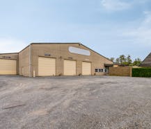 Commercial building with home in the Roeselare-Haven industrial zone