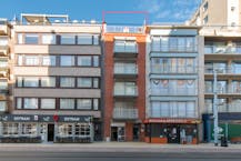 Zuidgerichte penthouse studio met ruime terrassen op topligging!