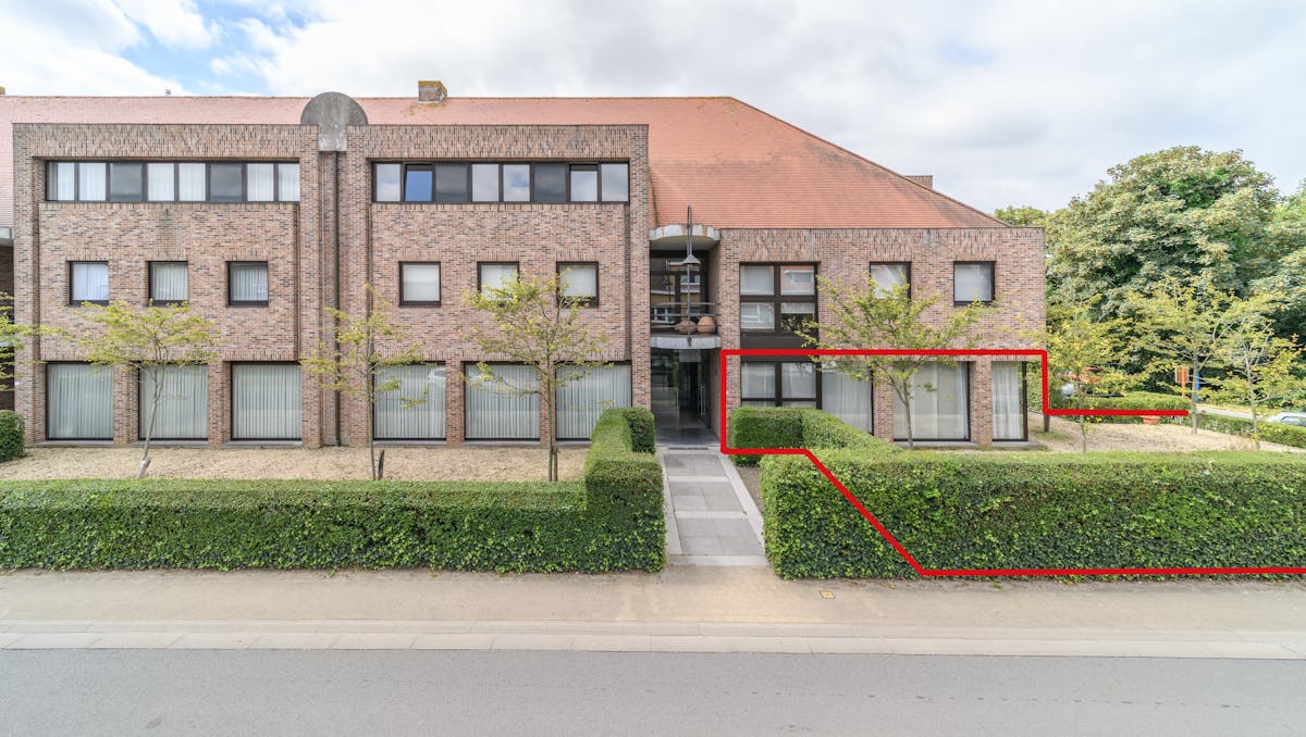 Kantoor/praktijkruimte en tuin te Koksijde.