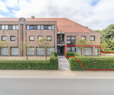 Kantoor/praktijkruimte en tuin te Koksijde.