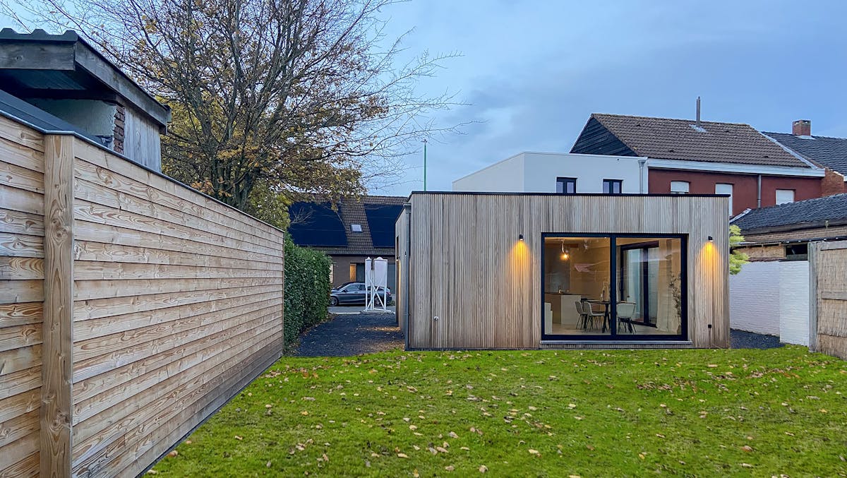 Volledig gerenoveerde halfopen bebouwing te huur in Essen!