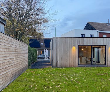 Volledig gerenoveerde halfopen bebouwing te huur in Essen!