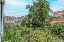 Te renoveren woning met 5 slaapkamers, tuin en garagebox te Middelkerke!