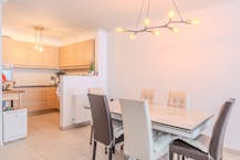 Instapklaar 2-slaapkamerappartement met terras in Oostende