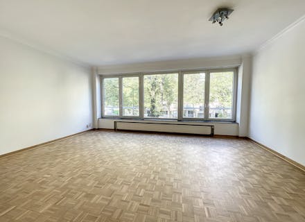 Louise - Beautiful 2 Bedroom Apartment Recently Renovated