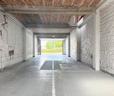 Afgesloten autostaanplaats te huur in Roeselare.