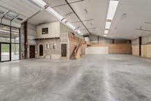 KMO-unit van 728 m² te huur in Kuurne