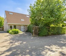 Ruime gezinswoning (4-5 slk) op circa 10 are in centrum Alken