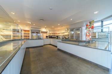 Handelspand met woonst, atelier en garages regio Diksmuide