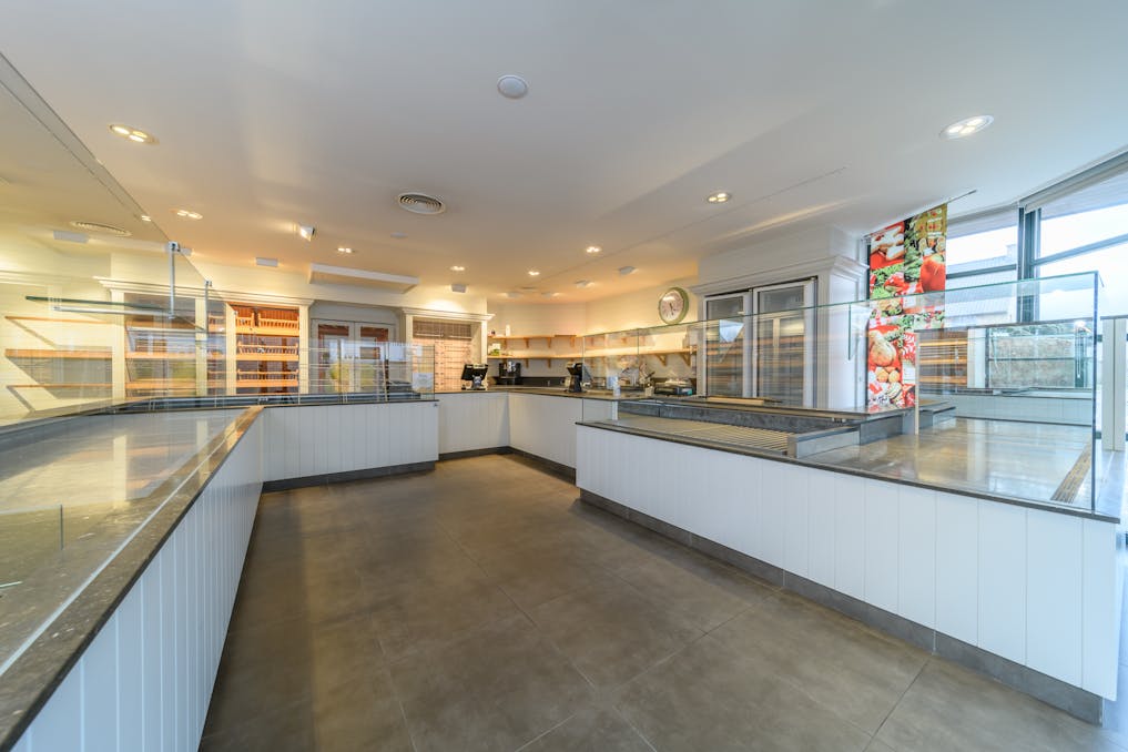 Handelspand met woonst, atelier en garages regio Diksmuide